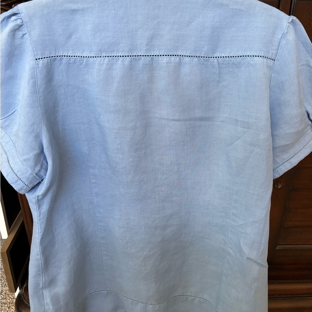 Chic Light Blue Button-Up Blouse - image 4